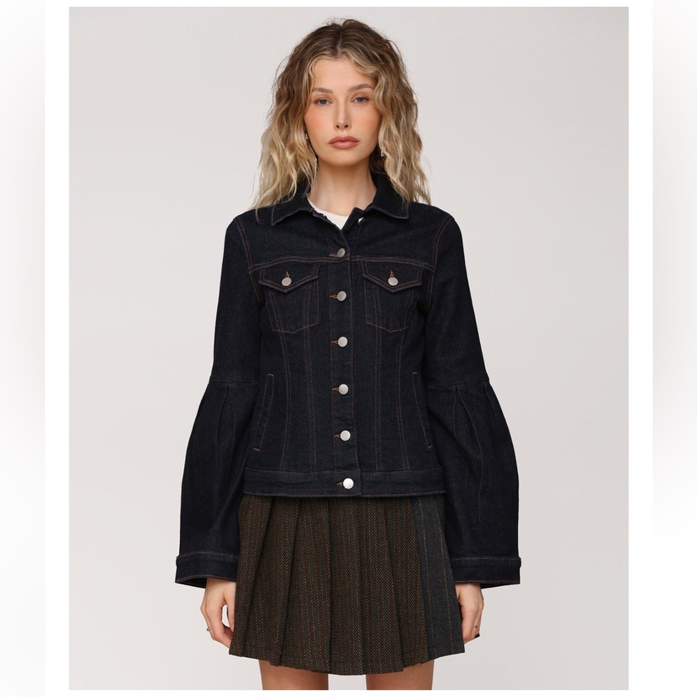 Avec Les Filles Women's Flare-Sleeve Denim Trucker Jacket - Rinse Wash Color
